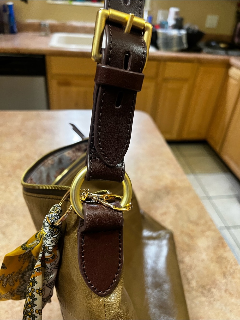 Hobo International Classic Brown Leather Shoulder Bag with Matching Wallet - Picture 7 of 12
